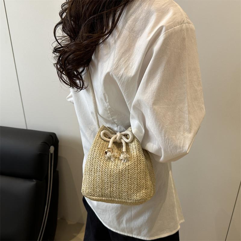 Personalized weaving fashionable simple drawstring women s summer new beach shoulder crossbody bucket bag
Personalized weaving fashionable simple drawstring women s summer new beach shoulder crossbody bucket bag