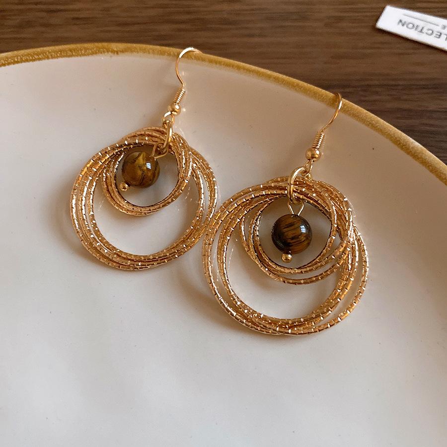 Tiger s eye stone round pendant, ear hook, European and American retro simple fashion earrings, light luxury and high-end temperament earrings.
Tiger s eye stone round pendant, ear hook, European and American retro simple fashion earrings, light luxury and high-end temperament earrings.