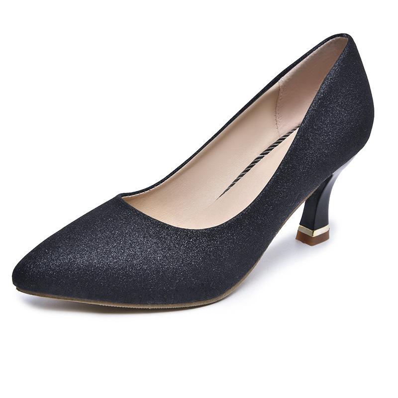 2025 autumn new simple European and American style, fashionable and elegant, pointed sequins, thin heels, shallow mouth, one-pedal single shoes 34
2025 autumn new simple European and American style, fashionable and elegant, pointed sequins, thin heels, shallow mouth, one-pedal single shoes 34