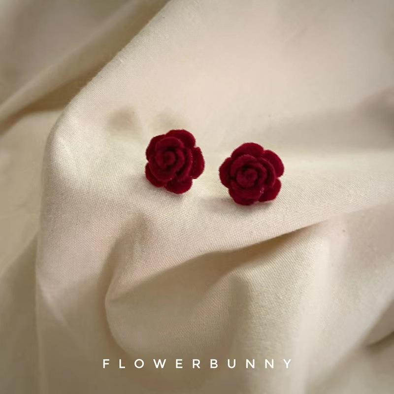 Winter warmth~ temperament versatile cute hairball stud earrings women s lamb wool pom-pom matte earrings autumn and winter ear jewelry
Winter warmth~ temperament versatile cute hairball stud earrings women s lamb wool pom-pom matte earrings autumn and winter ear jewelry