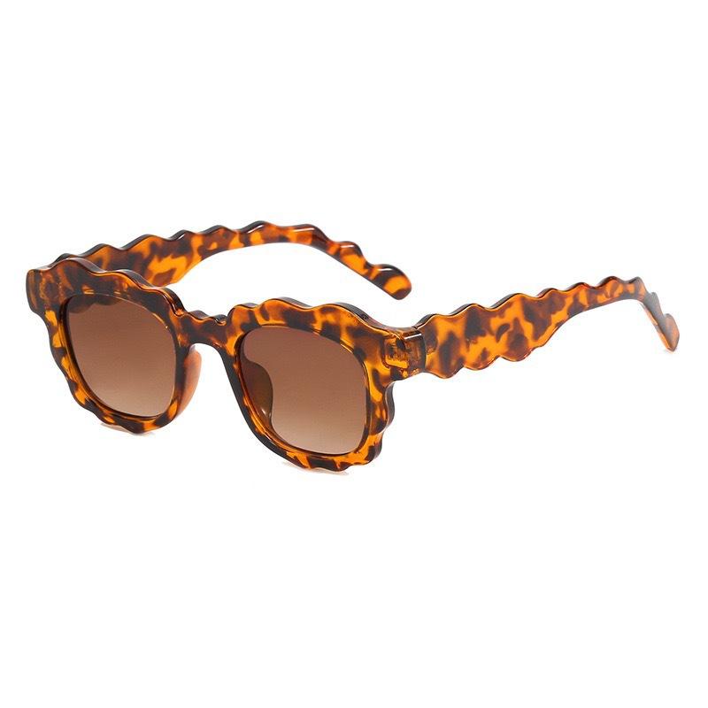 Sunglasses Women S Personality Wavy Pattern Design Simple Fashion Street Shot Concave Shape Uv Protection Sunglasses
Sunglasses Women S Personality Wavy Pattern Design Simple Fashion Street Shot Concave Shape Uv Protection Sunglasses