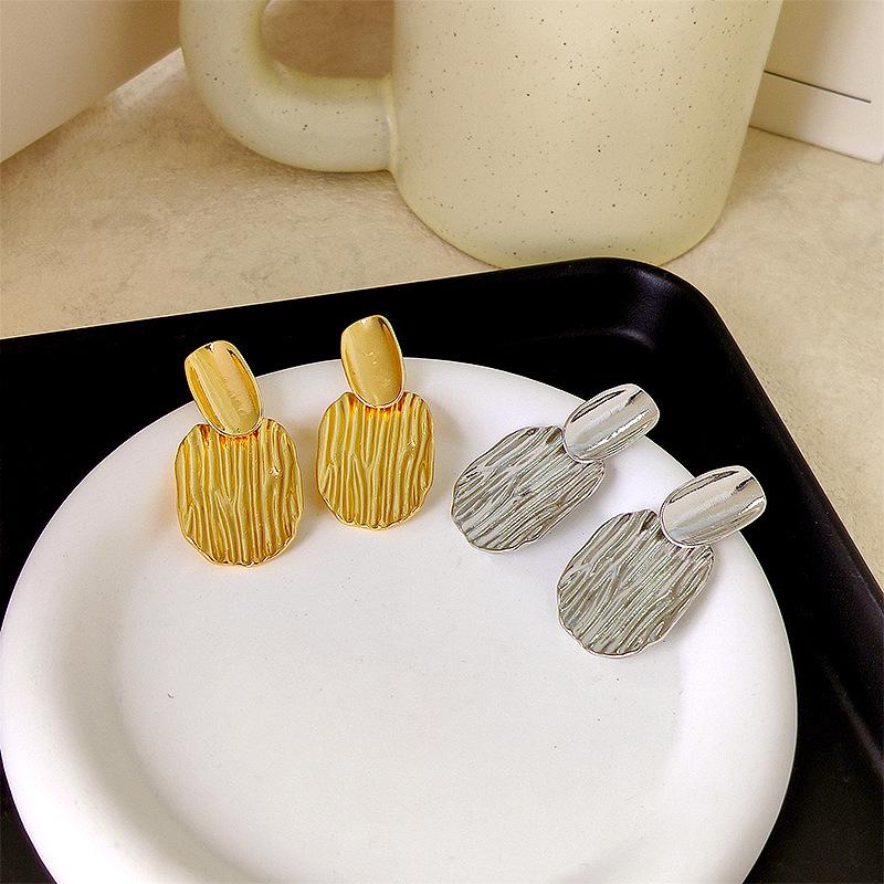 Vintage Oval Pleated 925 Silver Stud Earrings - European & American Summer Luxury Silver Needle - Gold (Gold Plated)
Vintage Oval Pleated 925 Silver Stud Earrings - European & American Summer Luxury Silver Needle - Gold (Gold Plated)