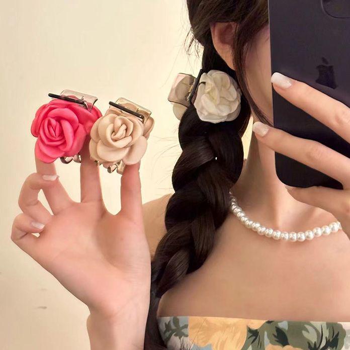 Korean Style Elegant Women s Floral Updo Shark Hair Clip - High-End Fragrance-Inspired Claw Accessory
Korean Style Elegant Women s Floral Updo Shark Hair Clip - High-End Fragrance-Inspired Claw Accessory