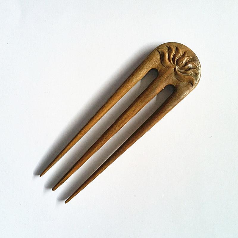 Mingcheng Exquisite Green Sandalwood Hairpin Set: Three Carved Wood Styles 12.8cm x 3.6cm
Mingcheng Exquisite Green Sandalwood Hairpin Set: Three Carved Wood Styles 12.8cm x 3.6cm