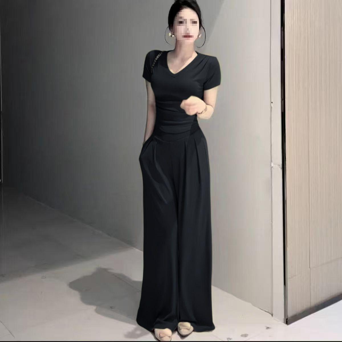 Classic Versatile Two-Piece Set: Age-Reducing T-Shirt & Straight Wide-Leg Pants Medium
Classic Versatile Two-Piece Set: Age-Reducing T-Shirt & Straight Wide-Leg Pants Medium