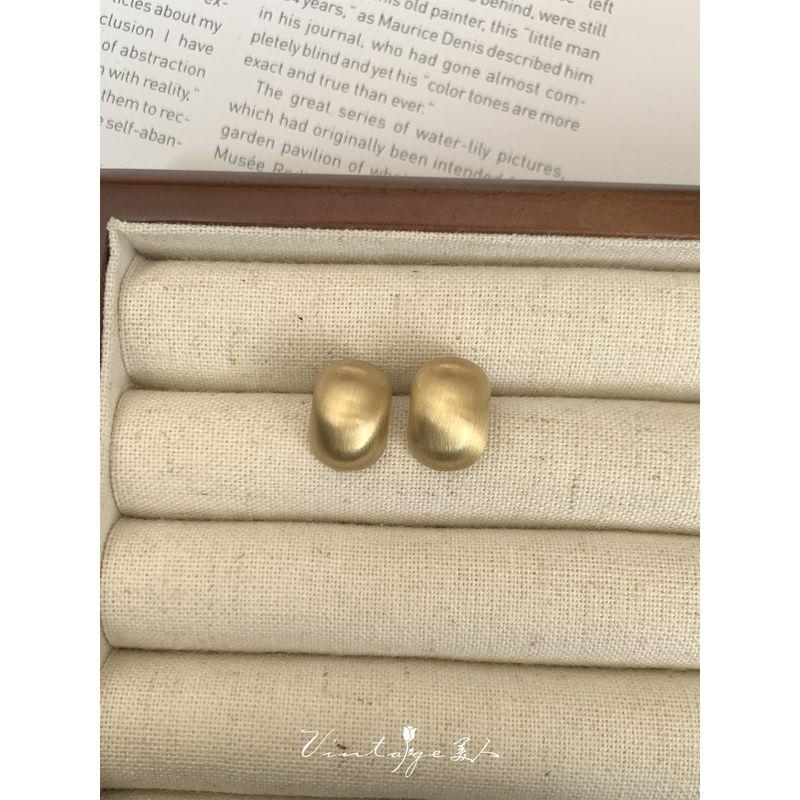 Normcore Brushed Frosted and Matte Metal Female Stud Earrings Frosted Gold (Silver Gold Plated Ear Pin)
Normcore Brushed Frosted and Matte Metal Female Stud Earrings Frosted Gold (Silver Gold Plated Ear Pin)
