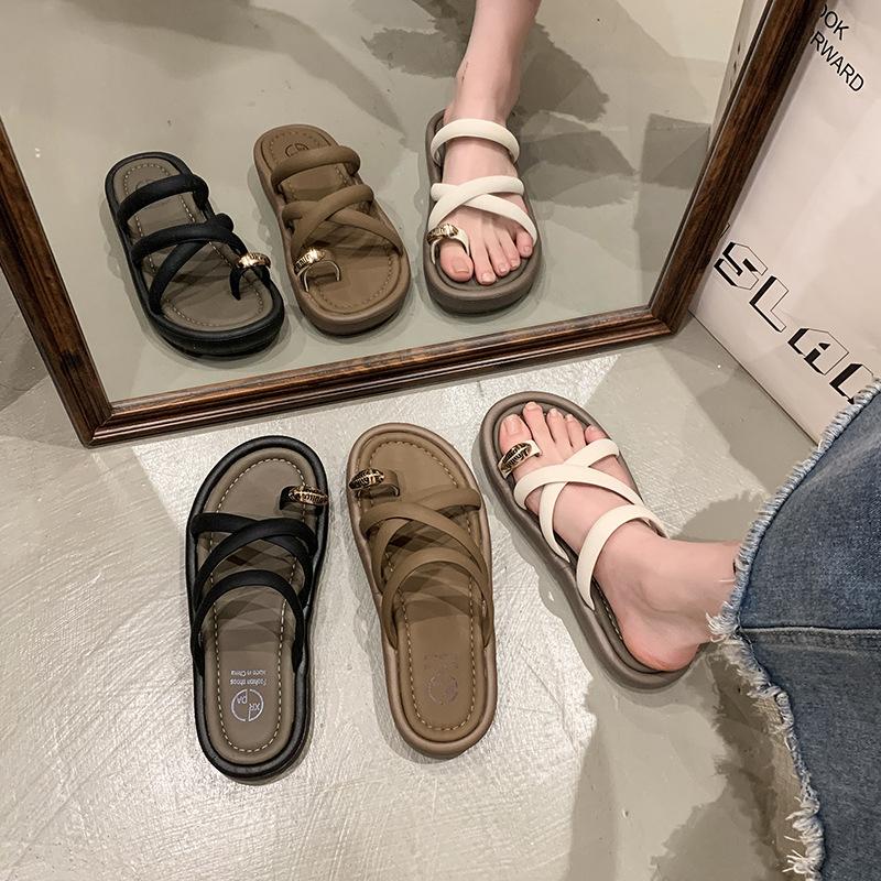Thick bottom cover toe cool slippers female 2025 summer new wear fashion high sense fairy wind cross beach sandals 40 чорний
Thick bottom cover toe cool slippers female 2025 summer new wear fashion high sense fairy wind cross beach sandals 40 чорний