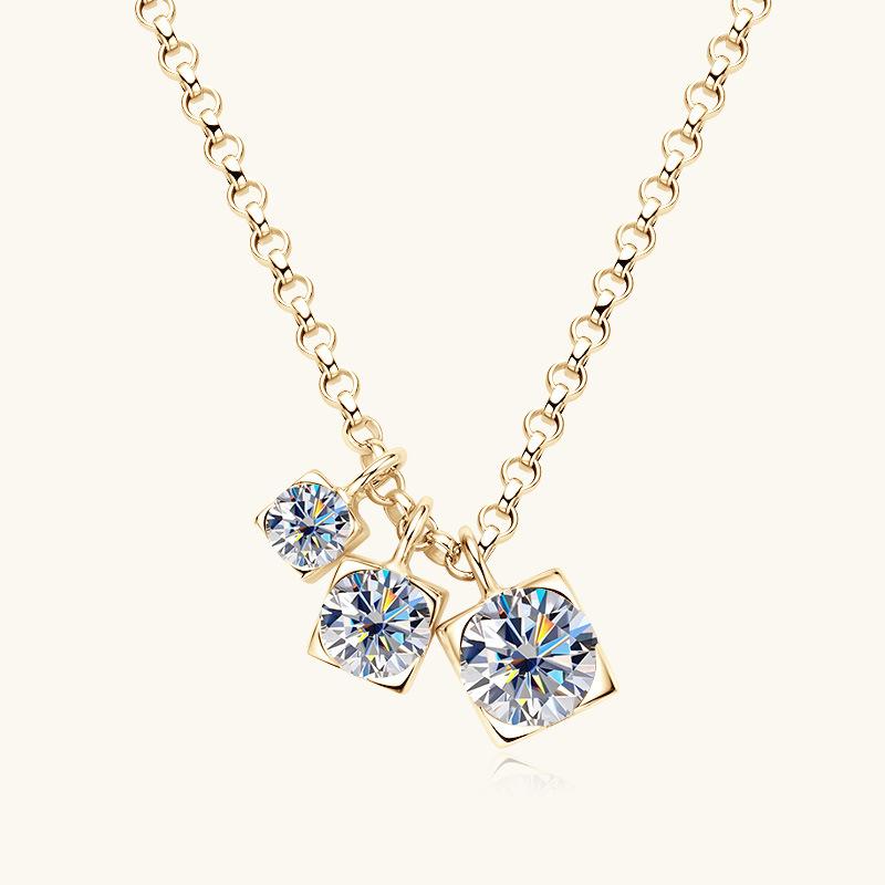 Three Stones Moissanite Necklace Elegant Versatile Minimalist Pendant High End Clavicle Chain D VVS1 Exquisite Fine Jewelry For Women 5mm білий
Three Stones Moissanite Necklace Elegant Versatile Minimalist Pendant High End Clavicle Chain D VVS1 Exquisite Fine Jewelry For Women 5mm білий