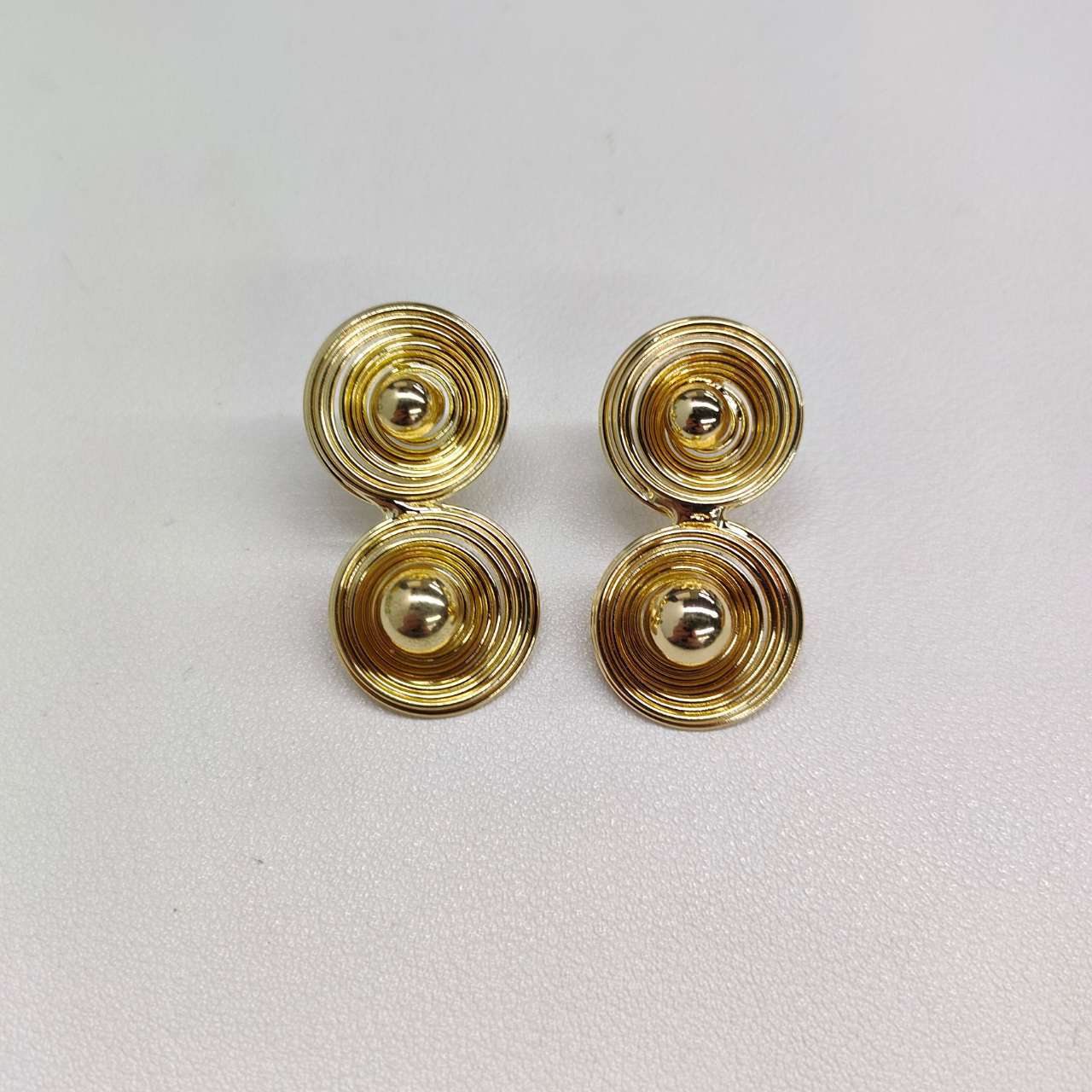 Silver needle cross-border metal wind geometric stud earrings light luxury high-end earrings, niche fashion temperament earrings women
Silver needle cross-border metal wind geometric stud earrings light luxury high-end earrings, niche fashion temperament earrings women