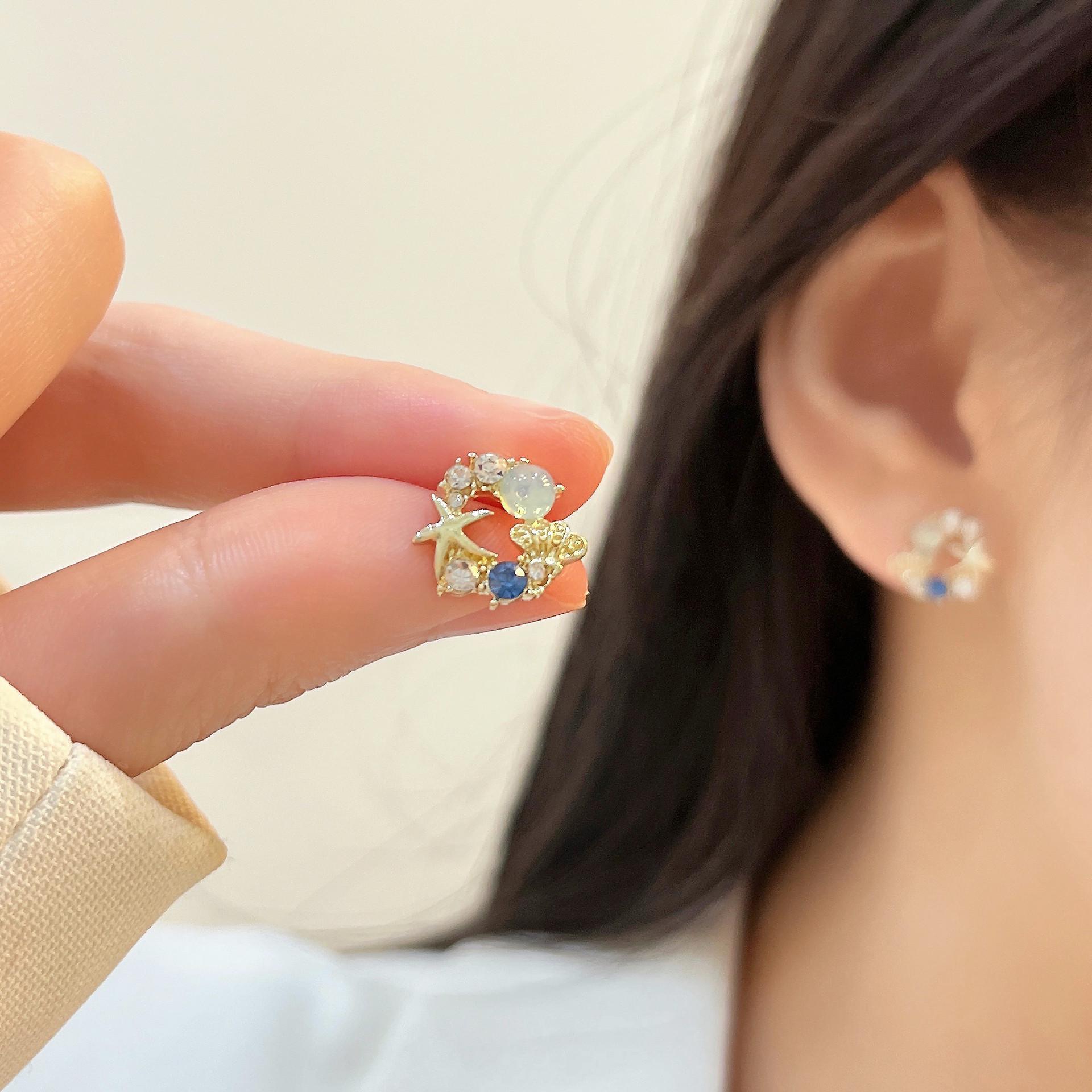 Moonstone Starfish Women s Luxury Earrings - Niche Design, Cold Style, No-Piercing Studs & Ear Clips Silver Needle
Moonstone Starfish Women s Luxury Earrings - Niche Design, Cold Style, No-Piercing Studs & Ear Clips Silver Needle