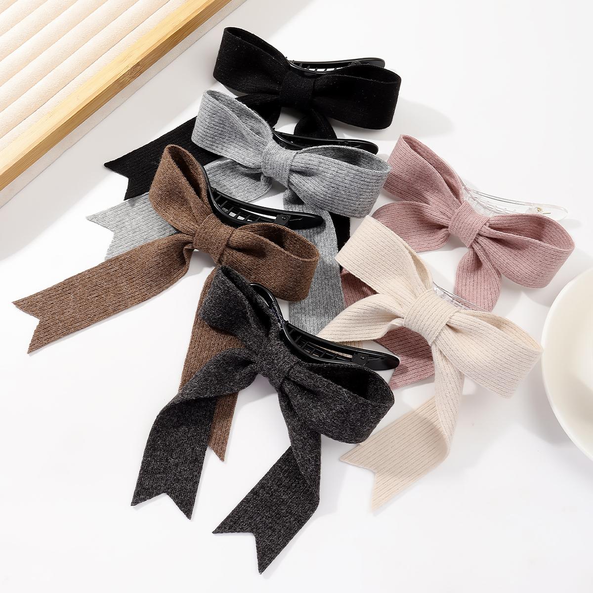 1pc Autumn and Winter Simple Woolen Knit Dovetail Bow Streamer Hair Claw Clip Hair Ornament is suitable for women to wear Size fits all
1pc Autumn and Winter Simple Woolen Knit Dovetail Bow Streamer Hair Claw Clip Hair Ornament is suitable for women to wear Size fits all