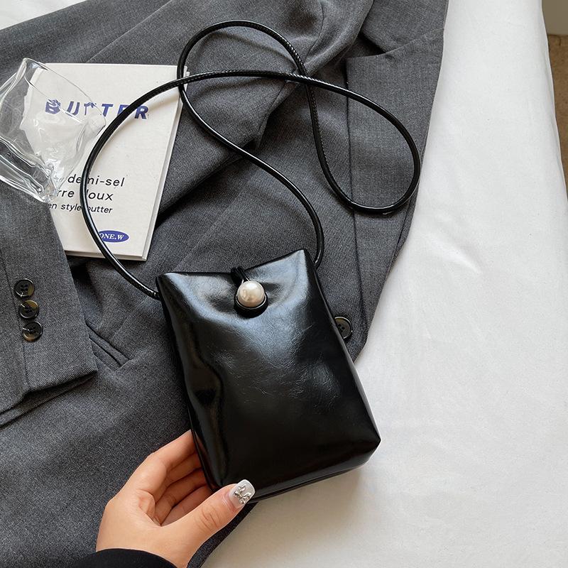 Новая китайская мини-сумка подмышкой для женщин на лето, новый высококачественный и универсальный кошелек для монет, повседневная сумка на одно плечо с поперечным креплением для мобильного телефона
Новая китайская мини-сумка подмышкой для женщин на лето, новый высококачественный и универсальный кошелек для монет, повседневная сумка на одно плечо с поперечным креплением для мобильного телефона