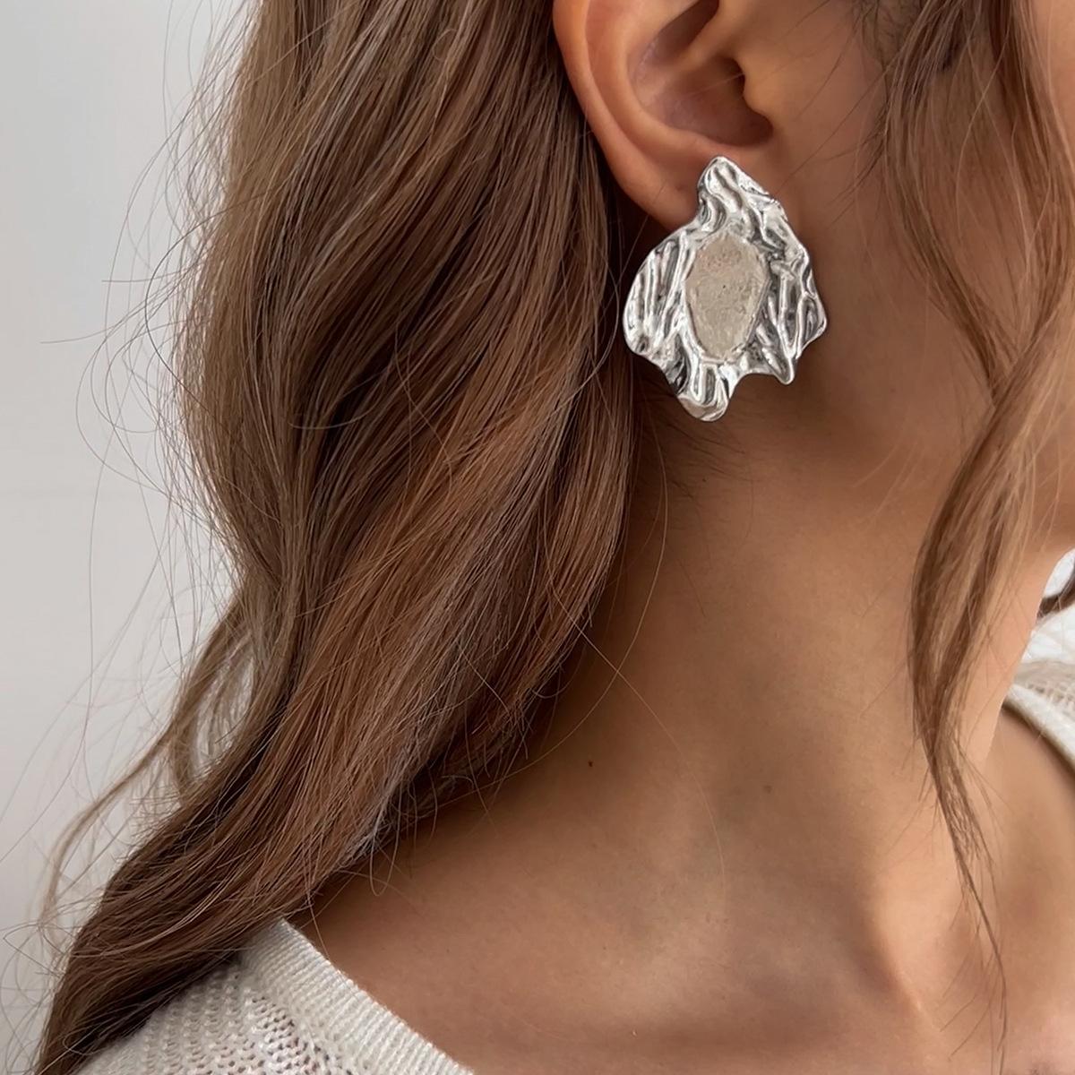 Серьги Простые и универсальные серьги из сплава Популярные украшения Новые преувеличенные серьги-гвоздики с подсолнухом
Серьги Простые и универсальные серьги из сплава Популярные украшения Новые преувеличенные серьги-гвоздики с подсолнухом