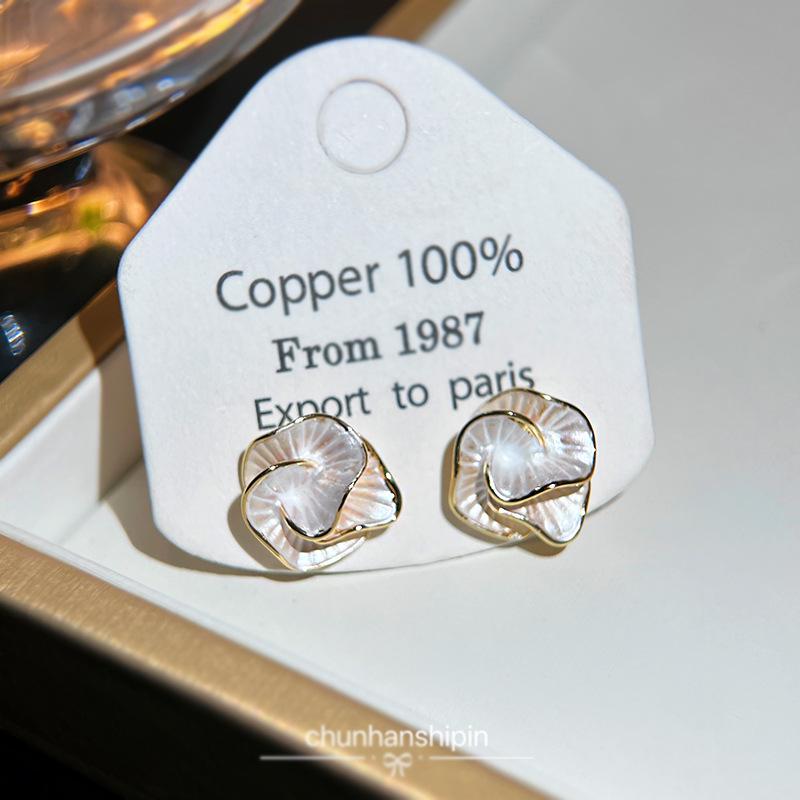 Gentle camellia flower ear clips without ear piercings, advanced sense drop glaze earrings, French light luxury temperament stud earrings, earrings
Gentle camellia flower ear clips without ear piercings, advanced sense drop glaze earrings, French light luxury temperament stud earrings, earrings