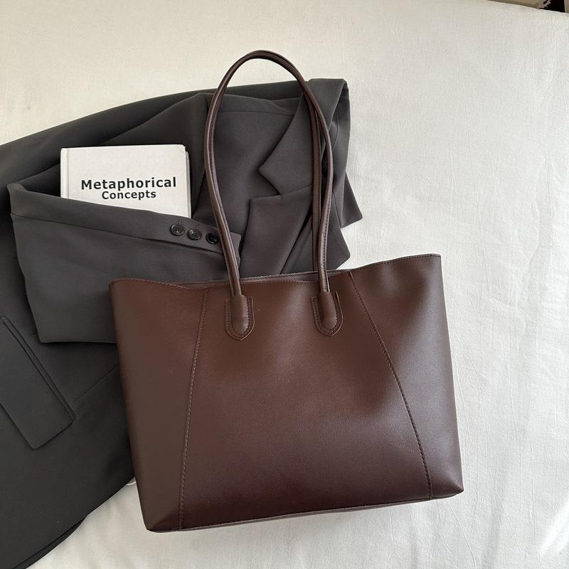 Сумка премиум-класса большой вместимости женская 2025 осень и зима универсальная рабочая женская сумка тоут сумка через плечо большая сумка
Сумка премиум-класса большой вместимости женская 2025 осень и зима универсальная рабочая женская сумка тоут сумка через плечо большая сумка