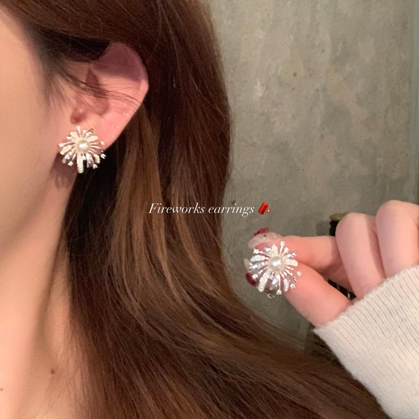 Sparkling Zirconium Silver White Pearl Fireworks Earrings Women s Light Luxury High-end Niche Design Earrings Sweet Fashion Ear Jewelry
Sparkling Zirconium Silver White Pearl Fireworks Earrings Women s Light Luxury High-end Niche Design Earrings Sweet Fashion Ear Jewelry