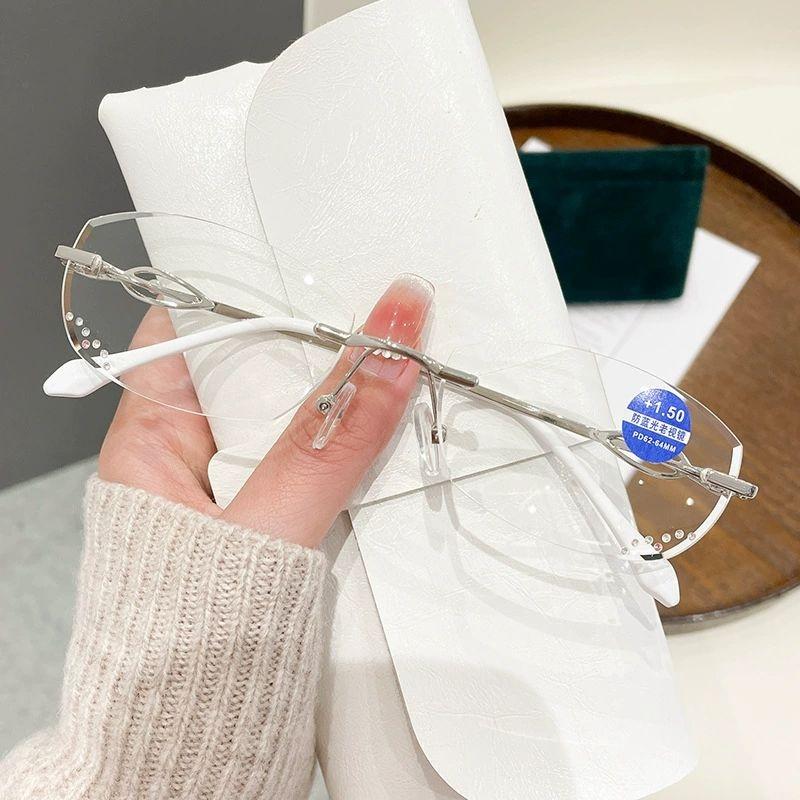 New fashionable reading glasses frameless diamond cut edges ultra light and simple anti-blue light elderly reading glasses(1126) +400 срібний
New fashionable reading glasses frameless diamond cut edges ultra light and simple anti-blue light elderly reading glasses(1126) +400 срібний