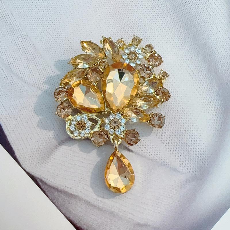 Модные блестящие хрустальные броши-капли для женщин, для одежды, пальто, ювелирные аксессуары, подарки A2
Модные блестящие хрустальные броши-капли для женщин, для одежды, пальто, ювелирные аксессуары, подарки A2