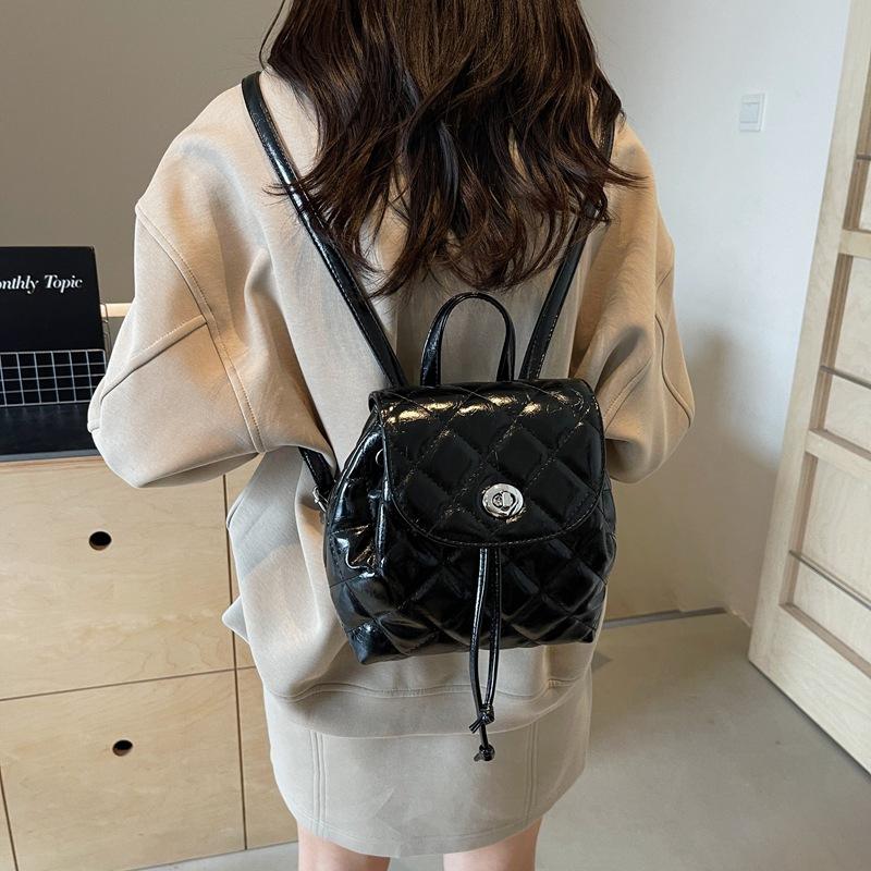 Rhombus embroidery thread retro small bag women s 2025 new backpack premium texture backpack чёрный
Rhombus embroidery thread retro small bag women s 2025 new backpack premium texture backpack чёрный