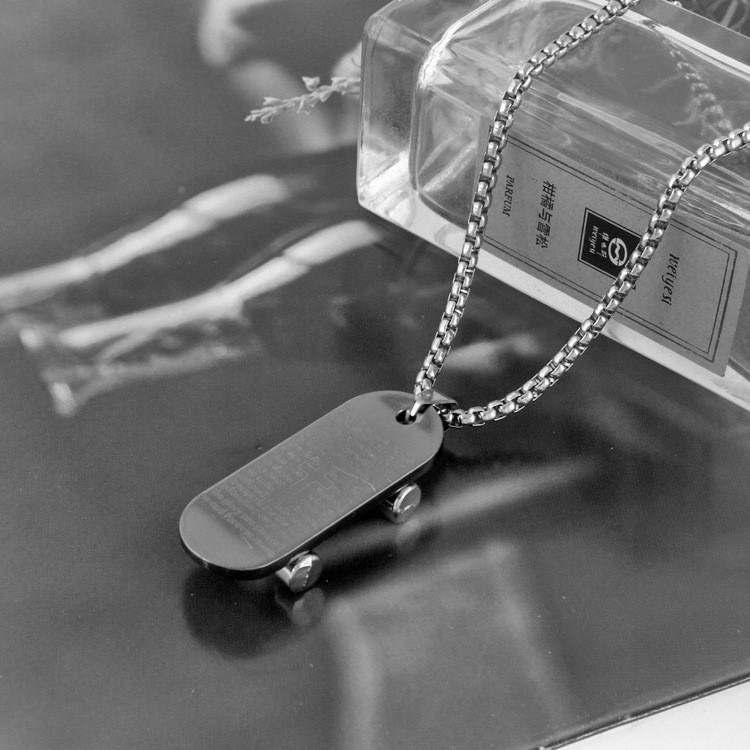 Titanium Steel Skateboard Bike Necklace Pendant for Student Couples, Hip-hop Sweater Chain 60CM
Titanium Steel Skateboard Bike Necklace Pendant for Student Couples, Hip-hop Sweater Chain 60CM