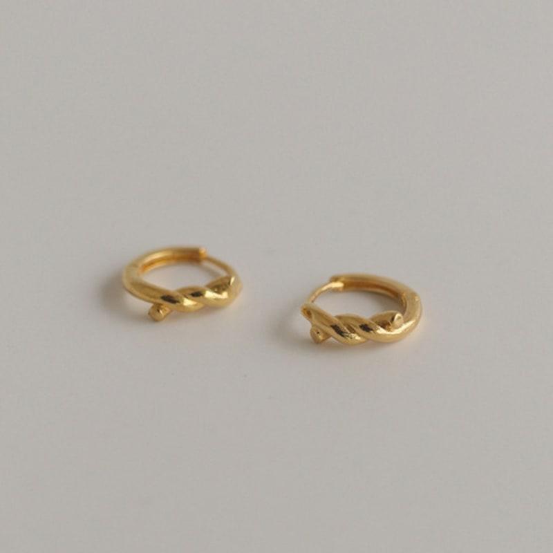 modernlike 14k gold-filled silver mini twisted one-touch earrings Yellow Gold
modernlike 14k gold-filled silver mini twisted one-touch earrings Yellow Gold
