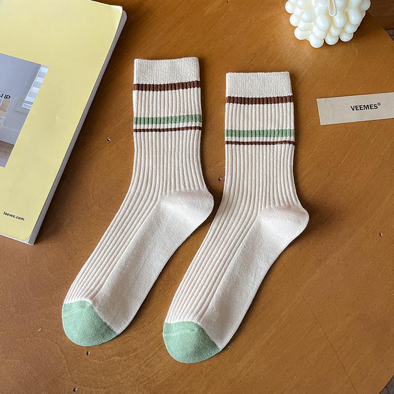 Женские модные полосатые спортивные длинные носки однотонного цвета с вышивкой в виде медведя для весны и осени 1 pair
Женские модные полосатые спортивные длинные носки однотонного цвета с вышивкой в виде медведя для весны и осени 1 pair