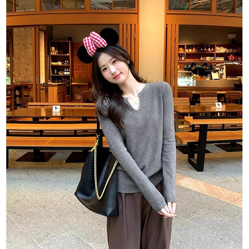 Осенне-зимний трикотажный свитер премиум-класса свободного и непринужденного стиля для женщин, с V-образным вырезом, открывающим ключицы, облегающий топ с длинными рукавами для ношения под низ One Size
Осенне-зимний трикотажный свитер премиум-класса свободного и непринужденного стиля для женщин, с V-образным вырезом, открывающим ключицы, облегающий топ с длинными рукавами для ношения под низ One Size