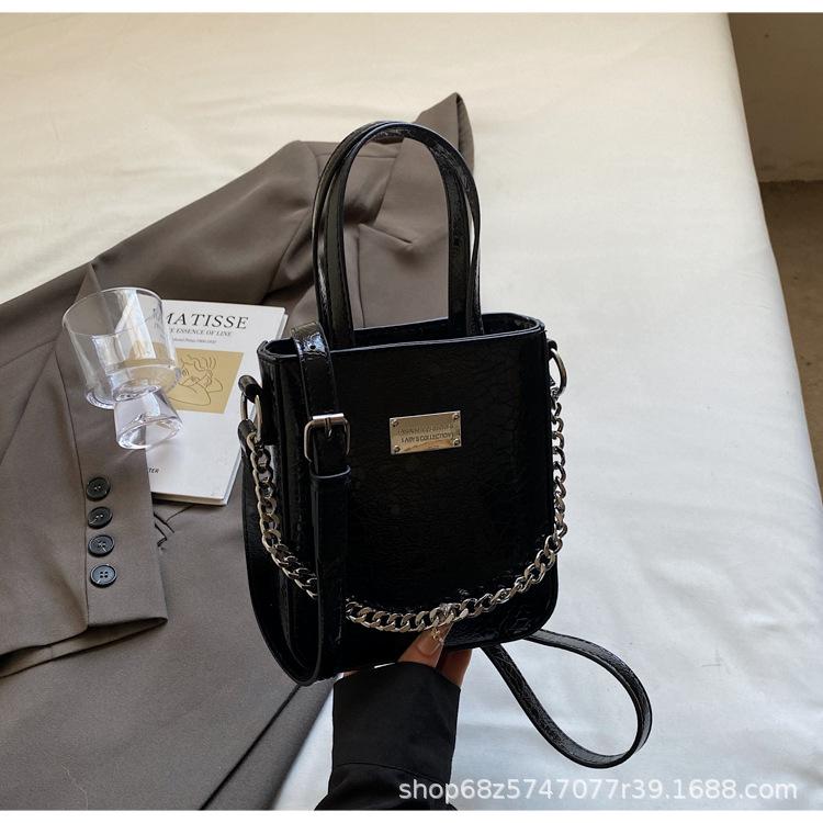 Trendy personality niche design snake print chain mobile phone bag versatile casual solid color crossbody bag for women
Trendy personality niche design snake print chain mobile phone bag versatile casual solid color crossbody bag for women