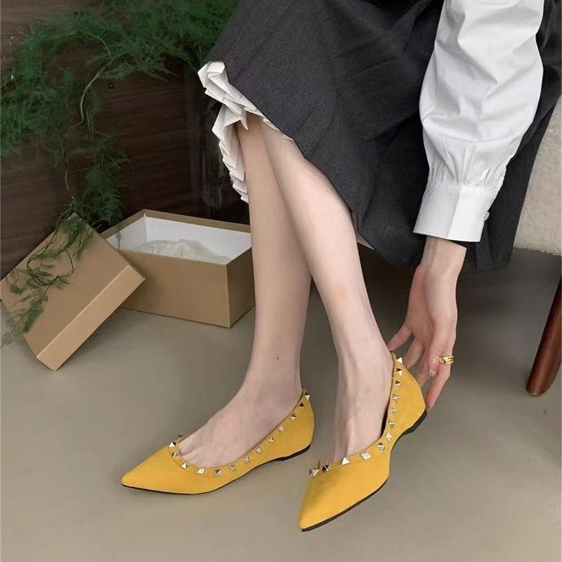 2025 new women s shoes European and American pointed rivets flat-soled soft leather shallow mouth soft-soled single shoes women s fashion small fresh 40
2025 new women s shoes European and American pointed rivets flat-soled soft leather shallow mouth soft-soled single shoes women s fashion small fresh 40