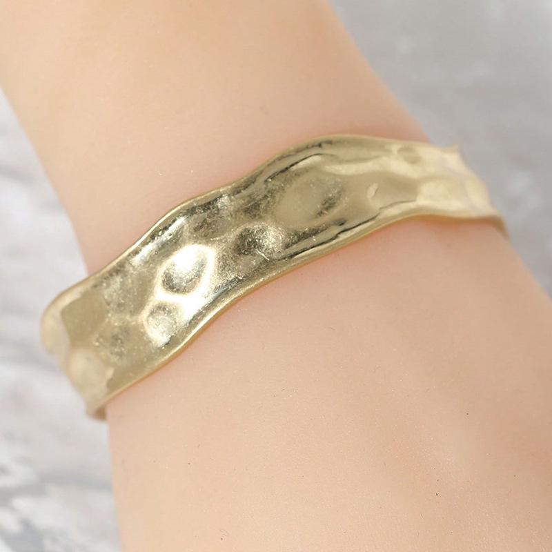 Matte Gold Irregular Dented Bangle Bracelet - High-Quality Textured Party Jewelry Gift. Standard
Matte Gold Irregular Dented Bangle Bracelet - High-Quality Textured Party Jewelry Gift. Standard