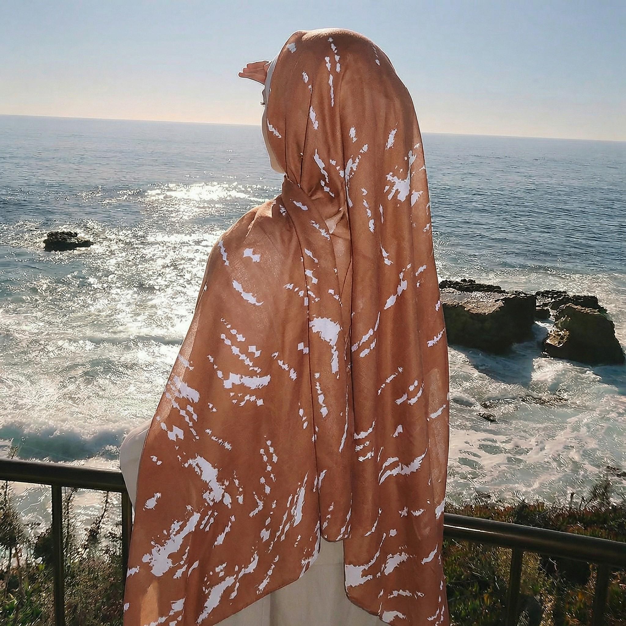 2026 Watercolor Print Hijabs for Women Muslim Wrap and Shawls Summer Modal Bandana Beach Sun Protection Foulard Headscarf
2026 Watercolor Print Hijabs for Women Muslim Wrap and Shawls Summer Modal Bandana Beach Sun Protection Foulard Headscarf