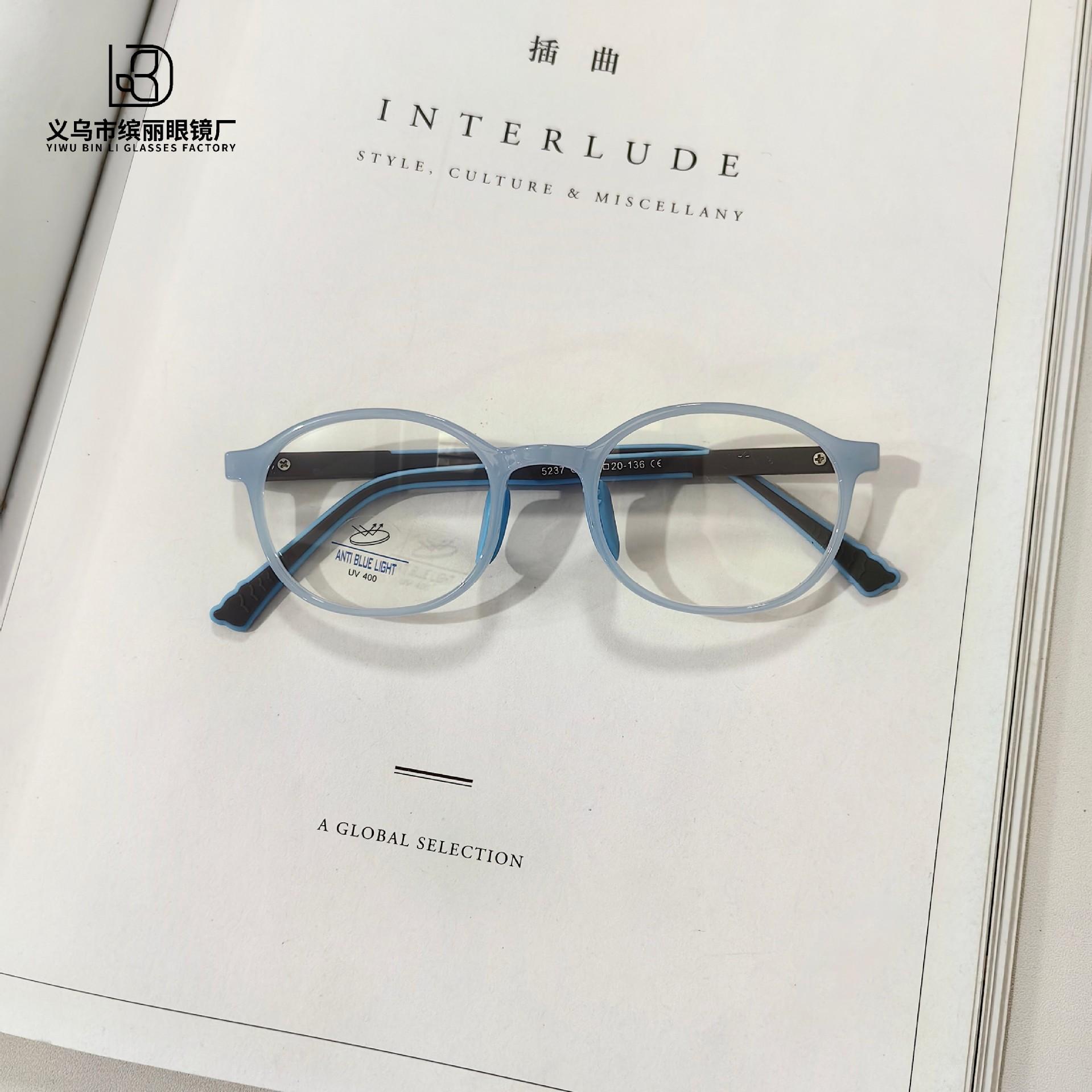 Детские плоские очки, мужские и женские очки для защиты глаз, оправа Tr90, сверхлегкие нескользящие силиконовые носовые упоры, очки с оптическим зеркалом White Film
Детские плоские очки, мужские и женские очки для защиты глаз, оправа Tr90, сверхлегкие нескользящие силиконовые носовые упоры, очки с оптическим зеркалом White Film