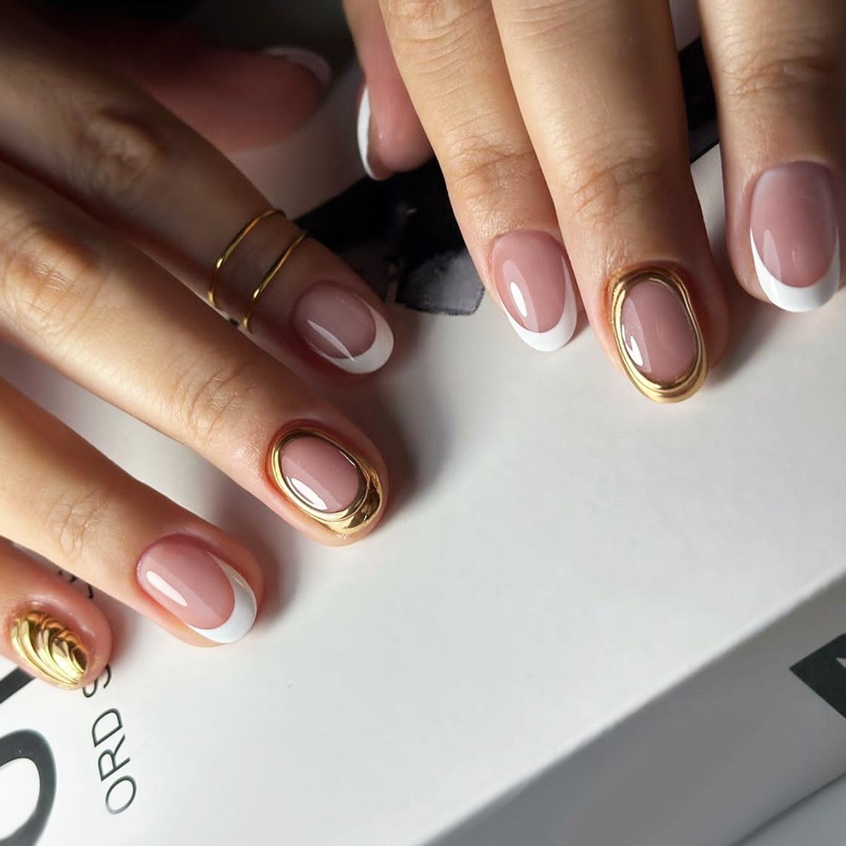 Elegant French White False Nails with 3D Gold Stripe - Removable and Reusable Manicure Set
Elegant French White False Nails with 3D Gold Stripe - Removable and Reusable Manicure Set