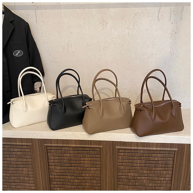 Retro large-capacity casual senior sense of modeling soft and durable fashion exquisite new light luxury commuter slanting cross shoulder handbag
Retro large-capacity casual senior sense of modeling soft and durable fashion exquisite new light luxury commuter slanting cross shoulder handbag