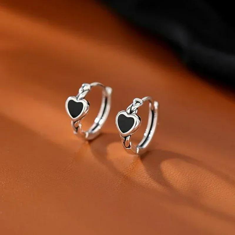 925 Sterling Copper Black Heart hoop Earrings Temperament Simple Inlaid for Women Wedding Zircon Accessories
925 Sterling Copper Black Heart hoop Earrings Temperament Simple Inlaid for Women Wedding Zircon Accessories