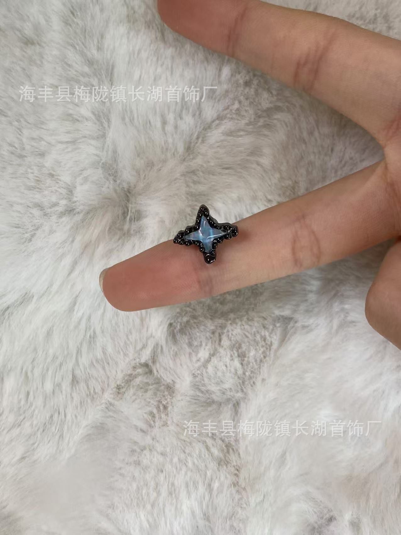 Sweet and cool earrings, four packs of star and moon water ripple earrings, versatile daily exquisite niche design earrings
Sweet and cool earrings, four packs of star and moon water ripple earrings, versatile daily exquisite niche design earrings