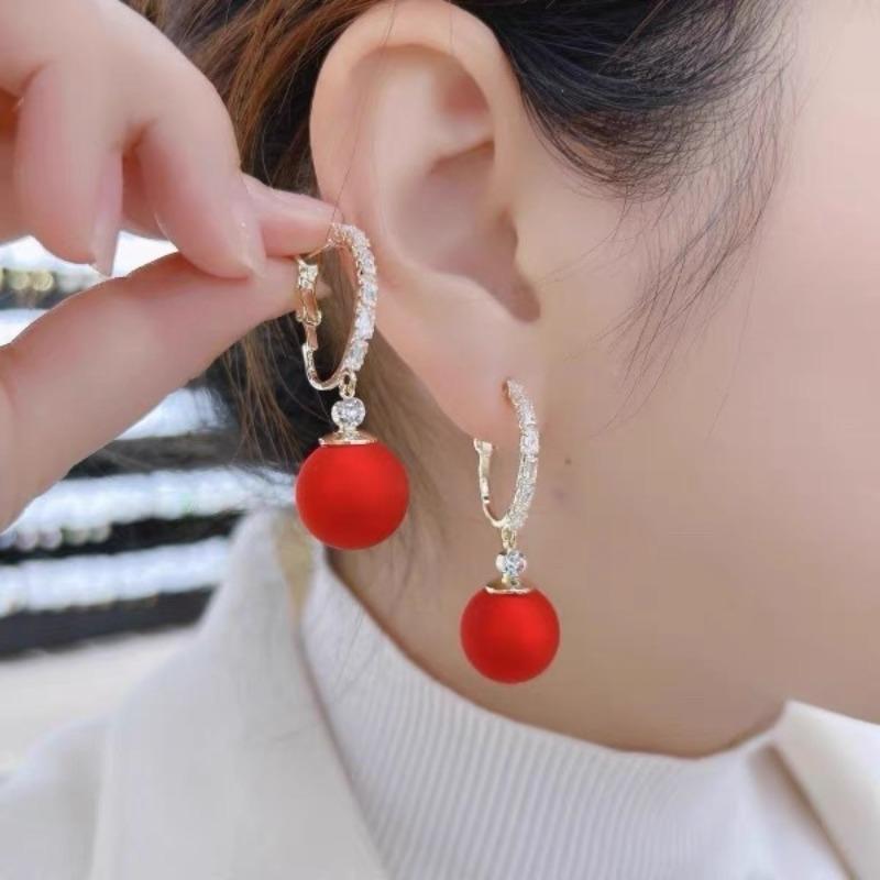Pearl Stud Earrings with Ear Hoops, Featuring A Fashionable and Luxurious Look, Exuding An Elegant Vibe. Perfect for Versatile Styling for Women. червоний
Pearl Stud Earrings with Ear Hoops, Featuring A Fashionable and Luxurious Look, Exuding An Elegant Vibe. Perfect for Versatile Styling for Women. червоний