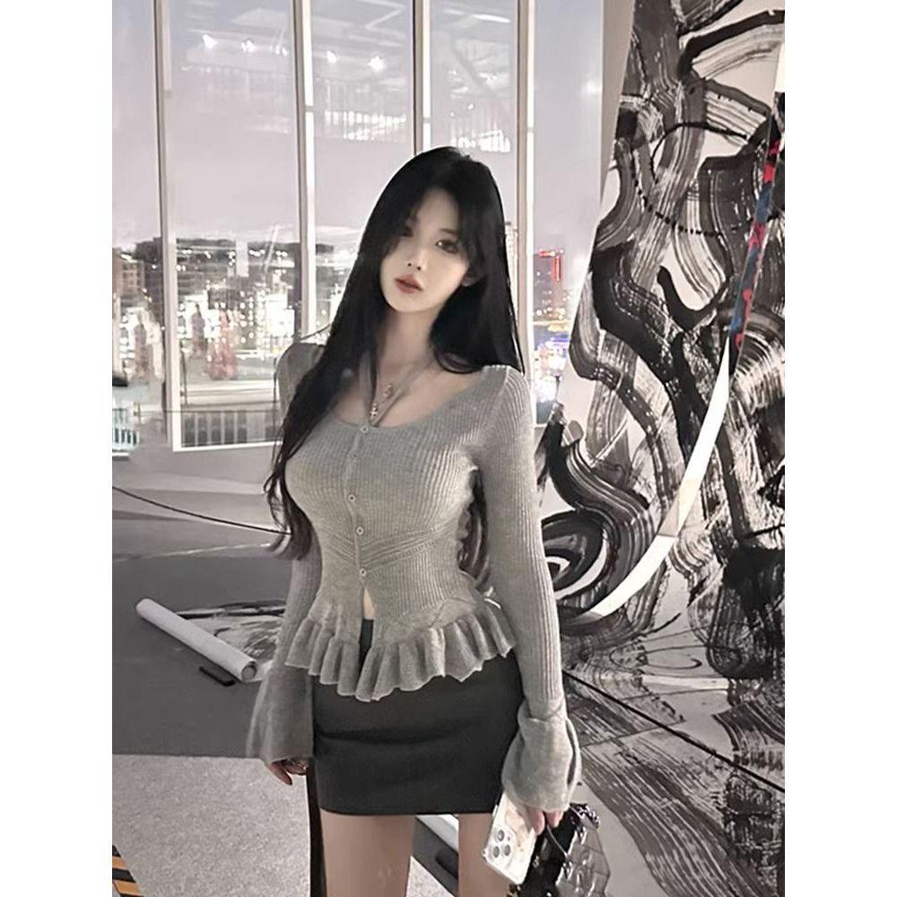 Chic Autumn Knitted Slimming Sweater - Waist-Hugging, Long Sleeve, Halter Neck, Sexy Ruffle Design One Size
Chic Autumn Knitted Slimming Sweater - Waist-Hugging, Long Sleeve, Halter Neck, Sexy Ruffle Design One Size