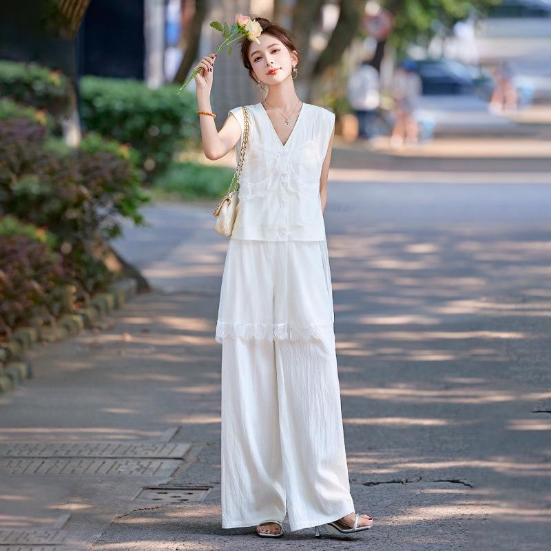 The new summer temperament design is beautiful, unique and beautiful, white top and wide-leg pants two-piece set M білий
The new summer temperament design is beautiful, unique and beautiful, white top and wide-leg pants two-piece set M білий