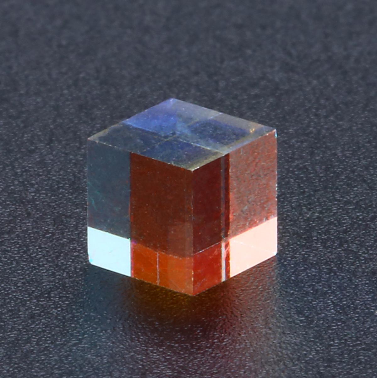Оптический стеклянный куб, дефектный крест, дихроичная призма, RGB-комбайнер, сплиттер, декор
Оптический стеклянный куб, дефектный крест, дихроичная призма, RGB-комбайнер, сплиттер, декор