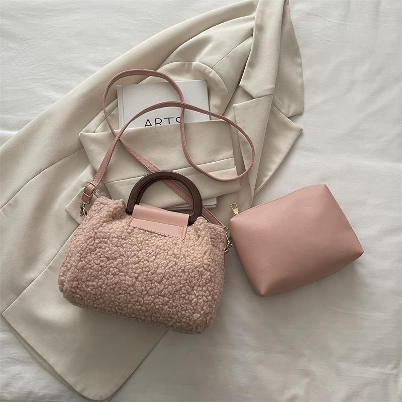 Autumn and winter new leopard print retro bag practical advanced commuter messenger bag niche trend versatile handbag розовый
Autumn and winter new leopard print retro bag practical advanced commuter messenger bag niche trend versatile handbag розовый