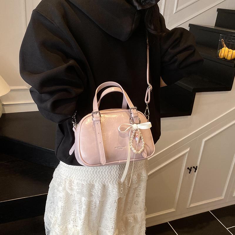 Premium sense small bag women s 2025 new spring and summer versatile oblique span bag handbag pillow bag small square bag
Premium sense small bag women s 2025 new spring and summer versatile oblique span bag handbag pillow bag small square bag