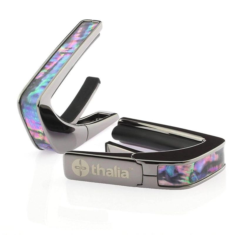 Thalia capo Thalia Capos Exotic Shell Series/BLACK RIPPLE capo tasto guitar 12 inch fret pad included (Black Chrome/BLACK RIPPLE)
Thalia capo Thalia Capos Exotic Shell Series/BLACK RIPPLE capo tasto guitar 12 inch fret pad included (Black Chrome/BLACK RIPPLE)