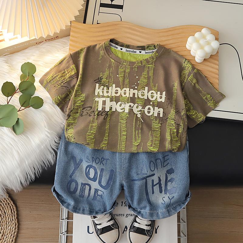 Boys short sleeved two-piece Summer Boys fashionable letter printed T-shirt set Children s high-quality clothes XXL зелений
Boys short sleeved two-piece Summer Boys fashionable letter printed T-shirt set Children s high-quality clothes XXL зелений