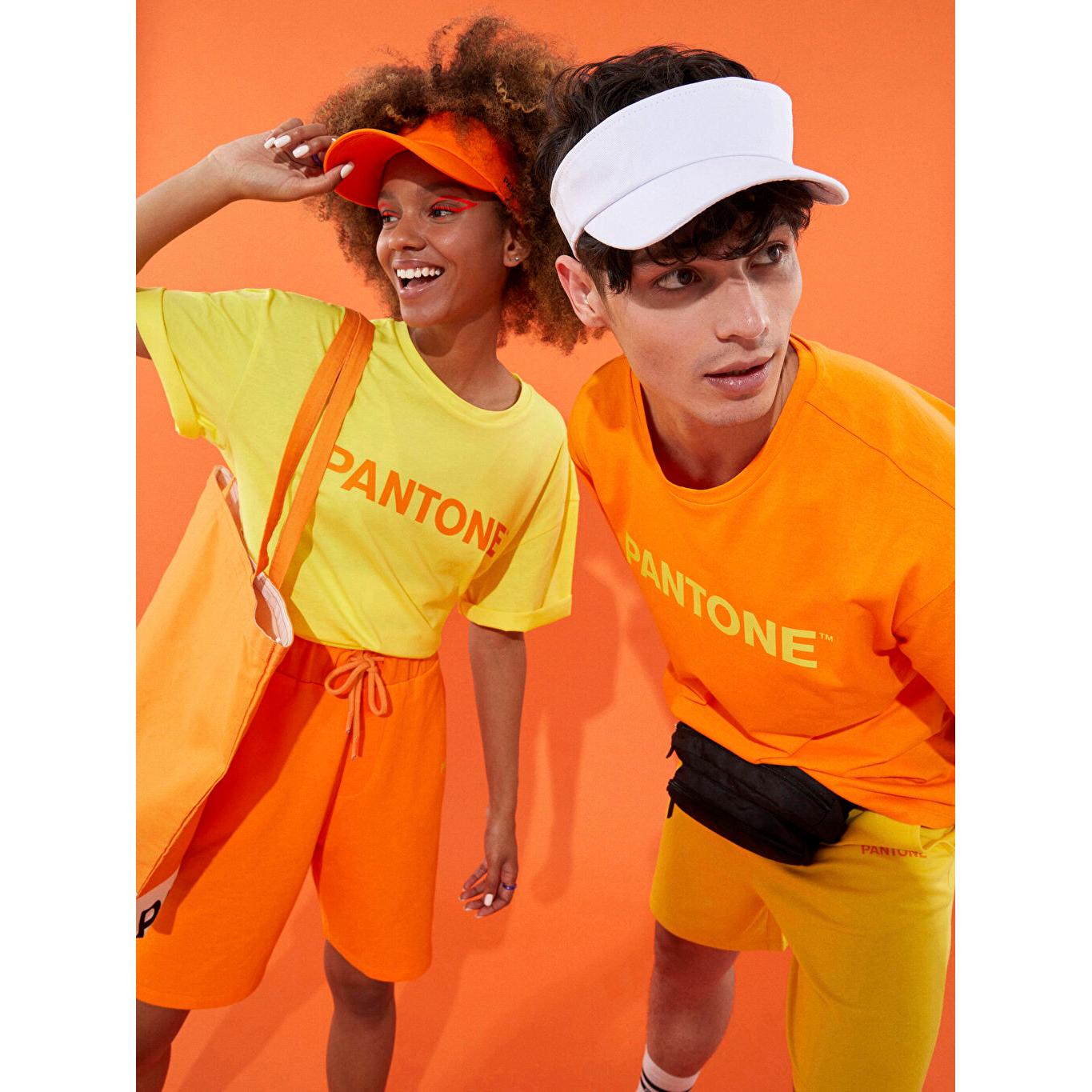Футболка унисекс с круглым вырезом и коротким рукавом с принтом PANTONE оранжевый
Футболка унисекс с круглым вырезом и коротким рукавом с принтом PANTONE оранжевый