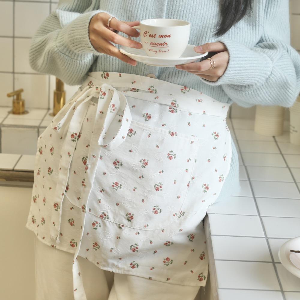 Chic Floral Cotton Apron Stain-Resistant Kitchen Apron Portable Cooking Waist Bib Restaurants
Chic Floral Cotton Apron Stain-Resistant Kitchen Apron Portable Cooking Waist Bib Restaurants