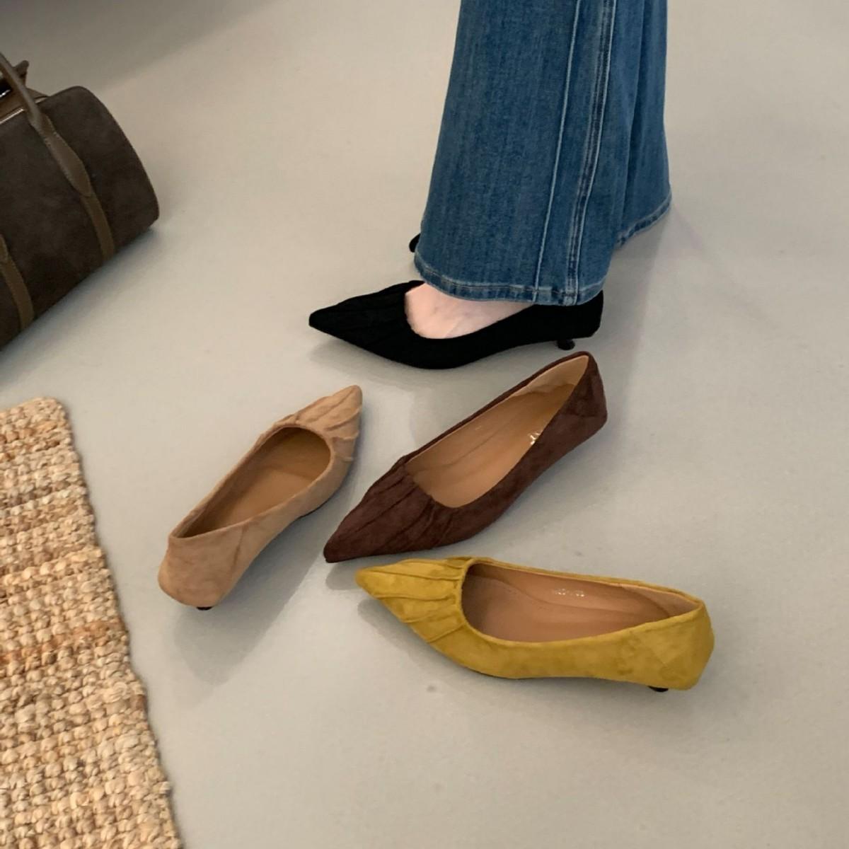 2025 new autumn light mouth suede striped pleated foot cover commuting soft leather work women s single shoes 39 кофейный
2025 new autumn light mouth suede striped pleated foot cover commuting soft leather work women s single shoes 39 кофейный