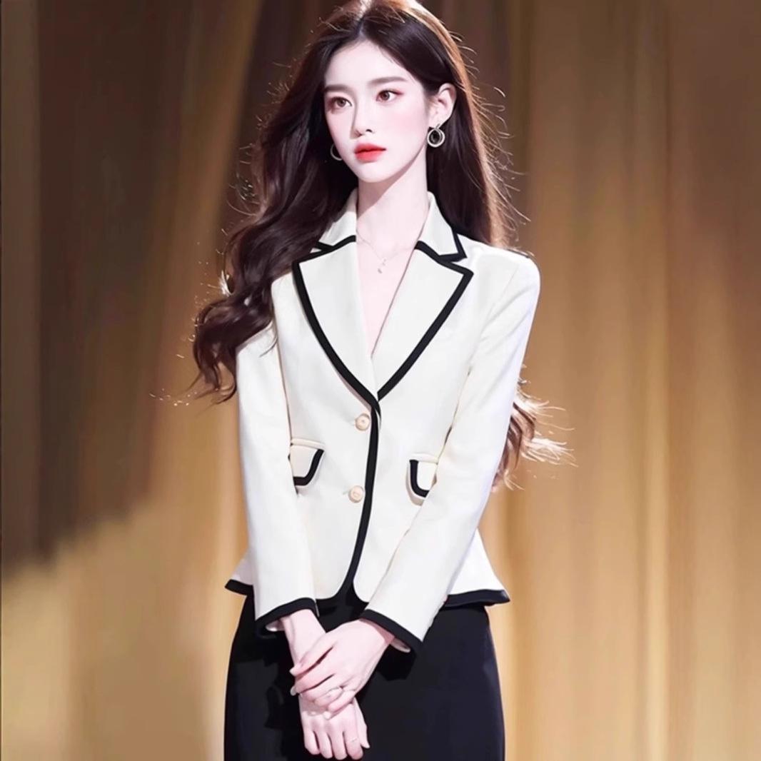 Trendy Age-Defying Slim-Fit White Suit Jacket for Women - Fashionable Spring & Autumn Style 3XL
Trendy Age-Defying Slim-Fit White Suit Jacket for Women - Fashionable Spring & Autumn Style 3XL