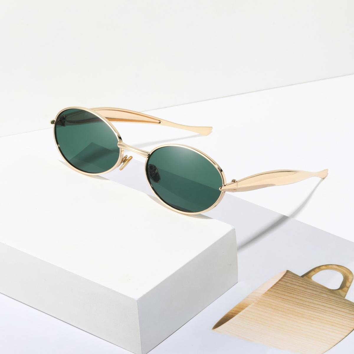 European and American retro style women s fashionable sunglasses trend versatile summer sun shading and UV protection lightweigh
European and American retro style women s fashionable sunglasses trend versatile summer sun shading and UV protection lightweigh