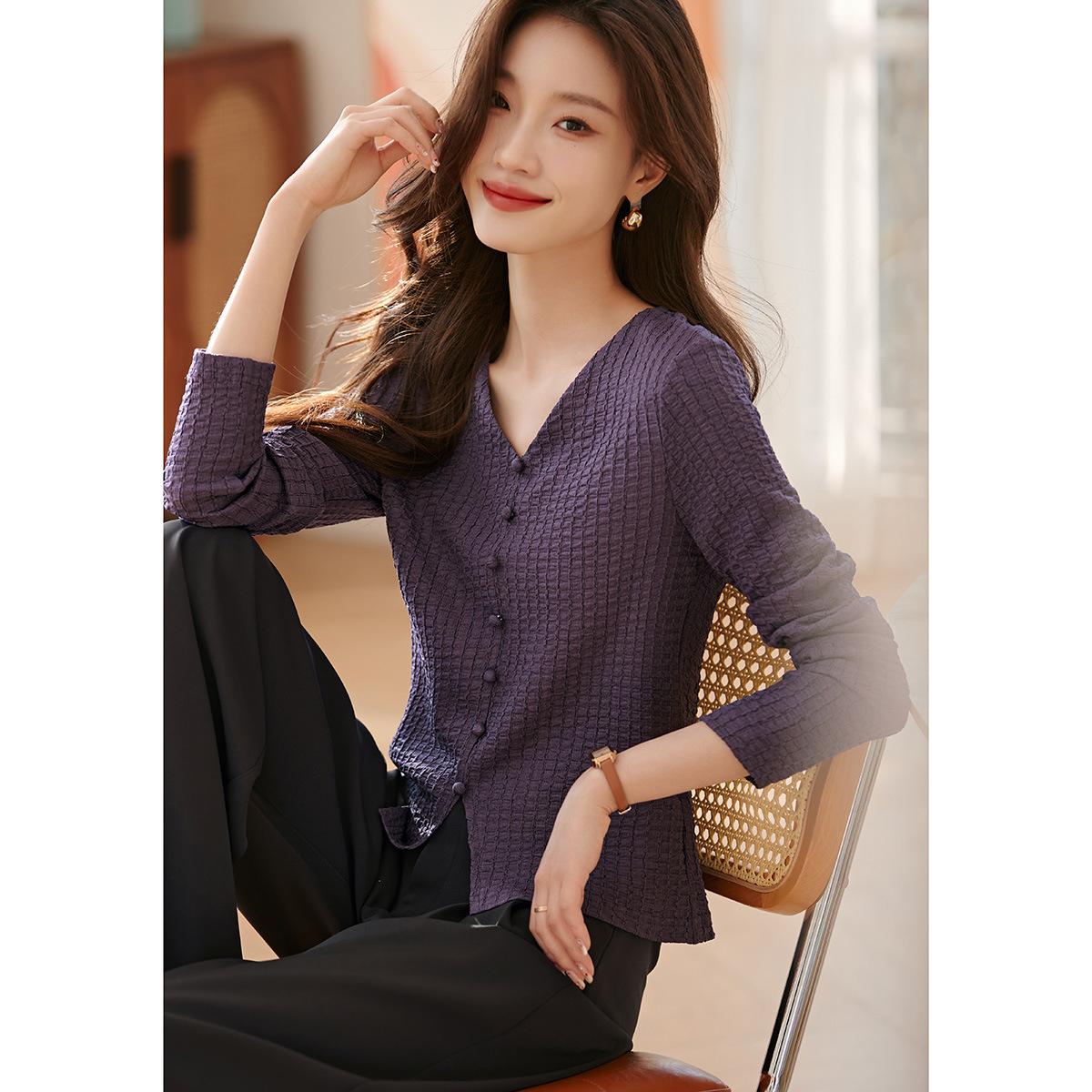 Нежный темперамент текстура универсальная футболка весна новая женская модная и тонкая рубашка с V-образным вырезом 2XL
Нежный темперамент текстура универсальная футболка весна новая женская модная и тонкая рубашка с V-образным вырезом 2XL